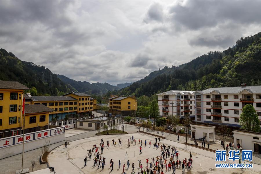 秋霞最新地址揭秘，自然与人文交融之美的探索之旅